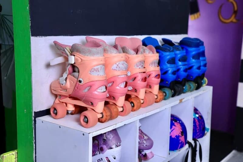Estante de patines infantiles